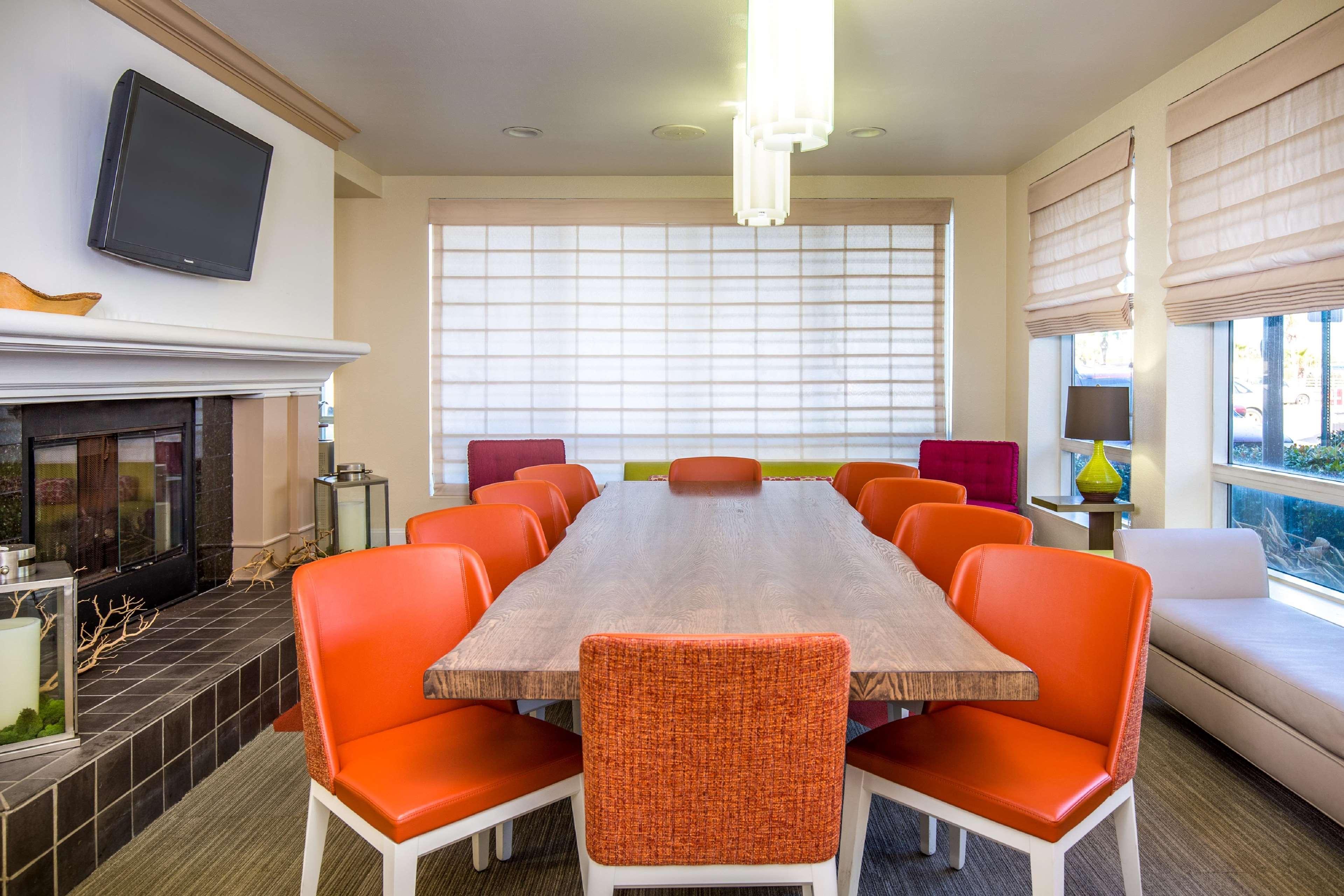Hilton Garden Orange Hotel 3*